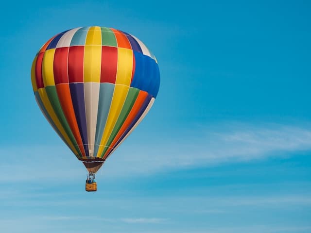 A hot air balloon